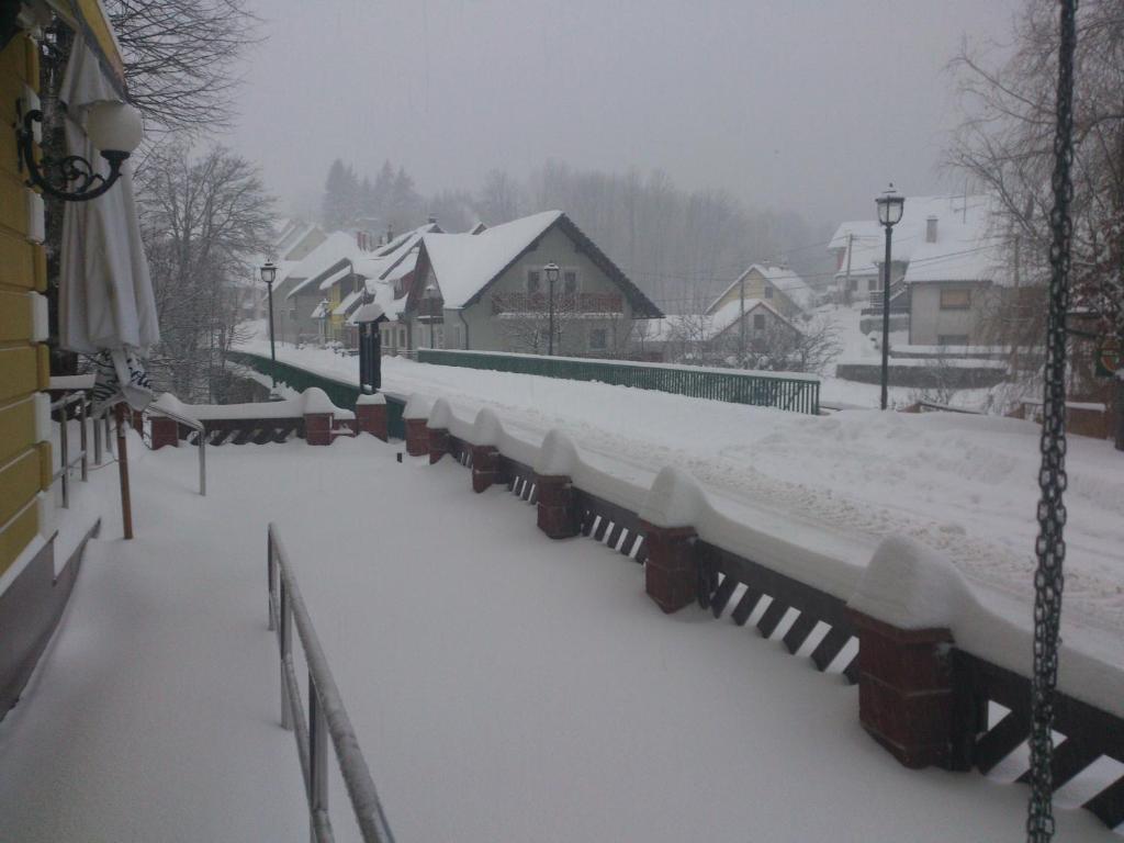 Hotel Bitoraj Fuzine Exterior photo